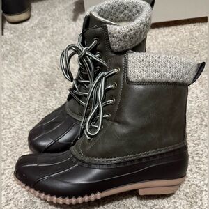 Duck style rain boots